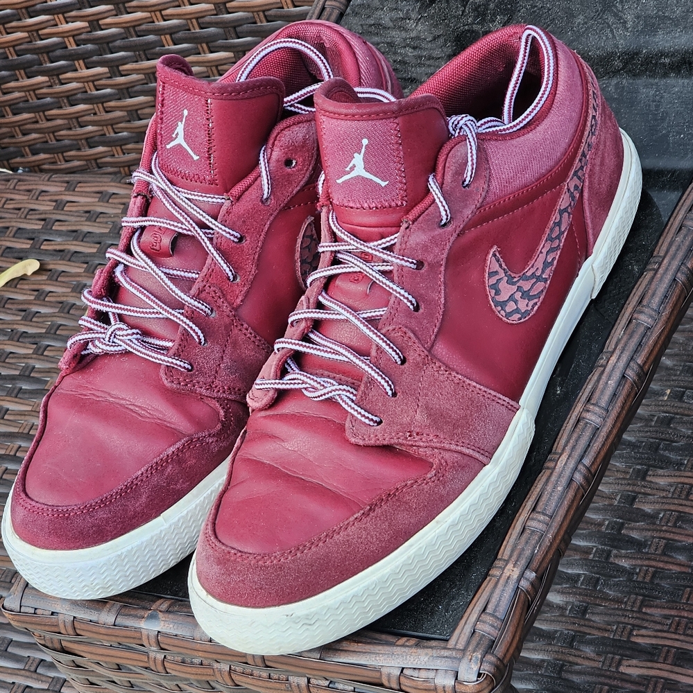 Air Jordan 1 Low V.1 Retro Team Maroon Suede Mens Size 10.5   481177-601